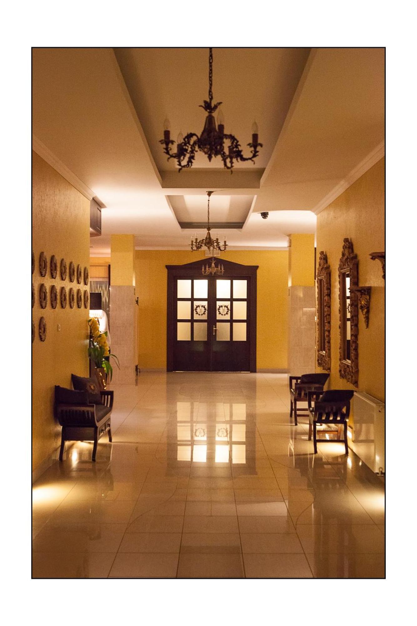 Hotel Lord Debica Екстериор снимка