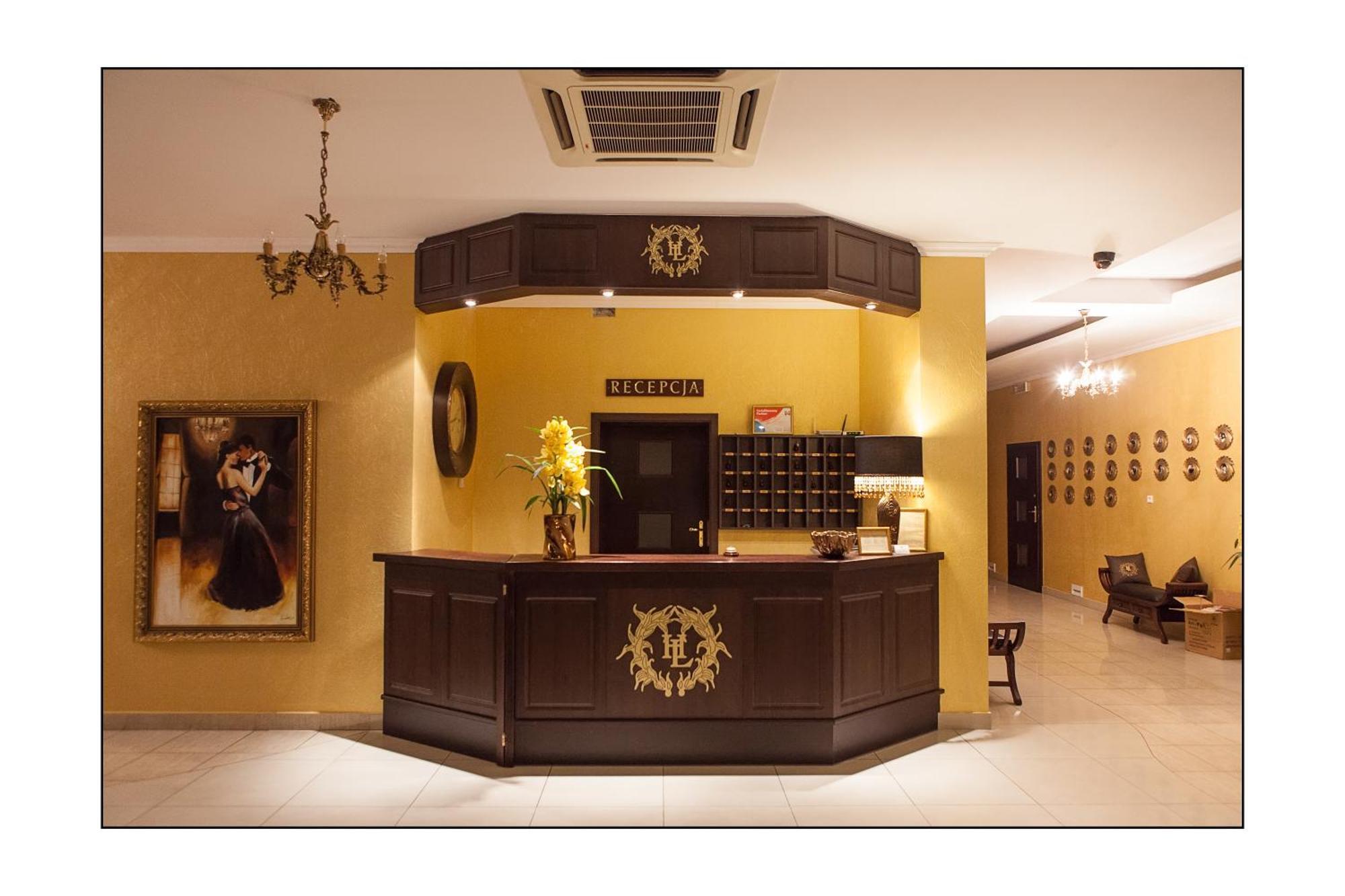 Hotel Lord Debica Екстериор снимка