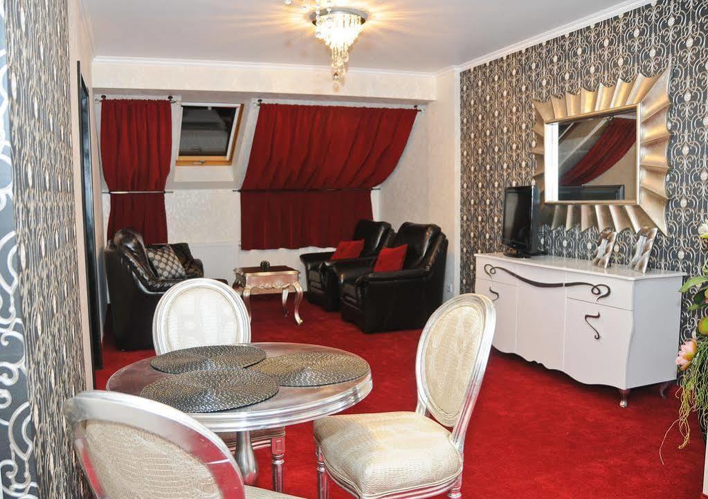 Hotel Lord Debica Екстериор снимка